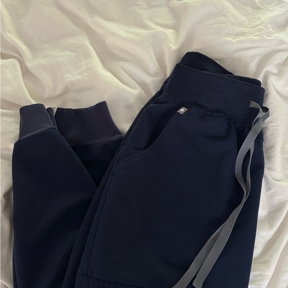 FIGS Zamora Jogger in Navy